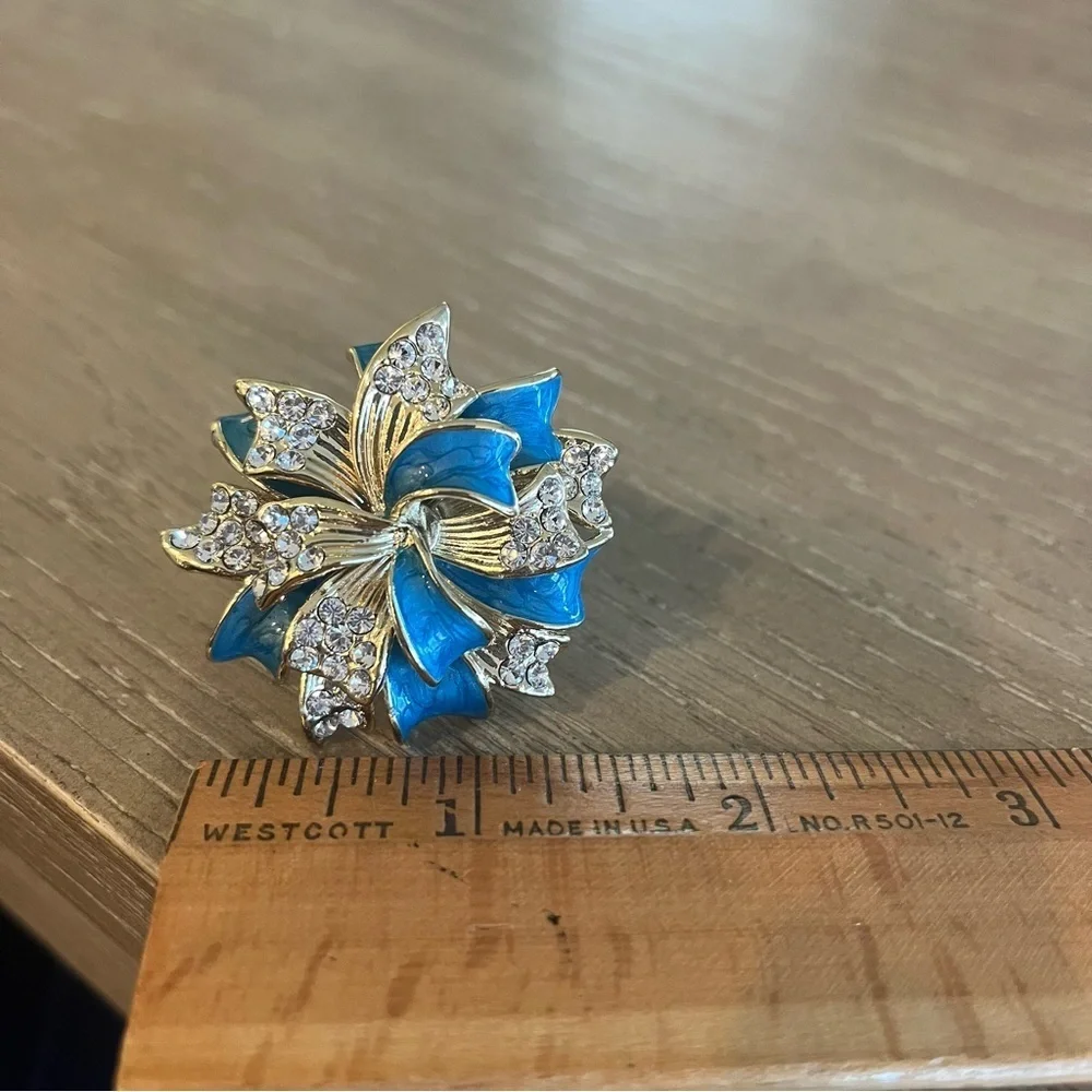 Stunning Joan Boyce Gold Statement Ring Blue Enamel Crystal Accents Bow Size 7